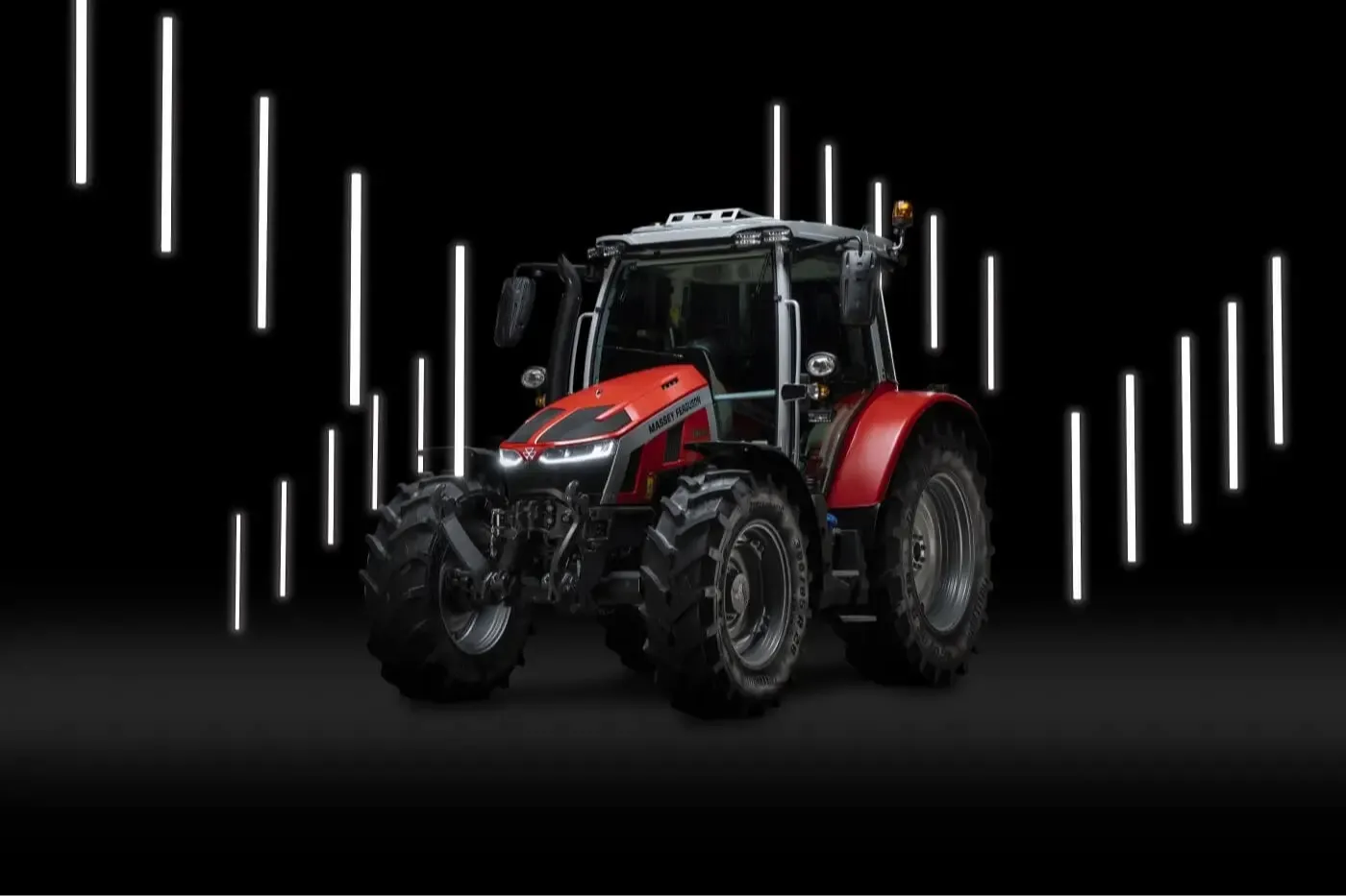 ciągnik Massey Ferguson 5S na czarnym tle | https://inthehouse.pl/