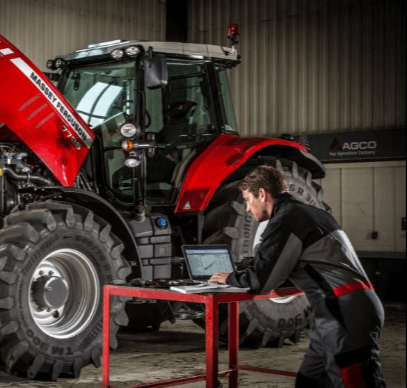 mechanik w serwisie massey ferguson